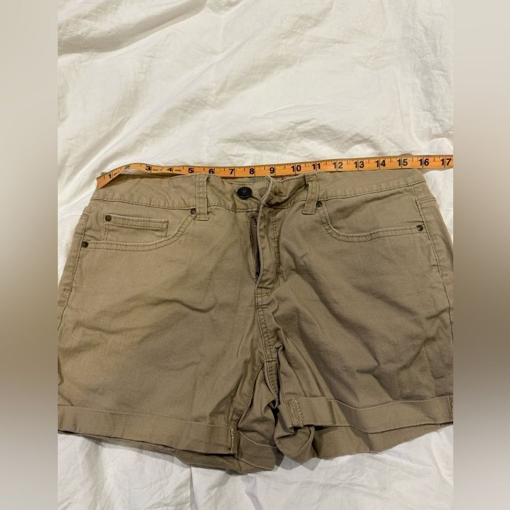 Faded glory  Tan Women's Shorts in size 8
